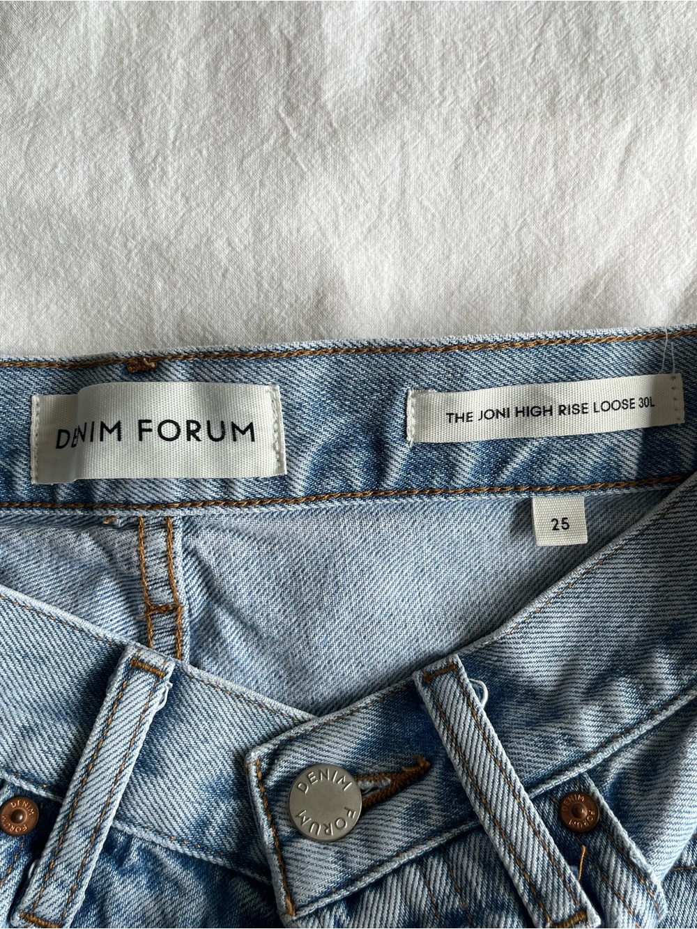 Aritzia Denim Forum
The Joni High Rise Loose Jeans 30L light Wash
Blue Size 25 - Picture 3 of 12